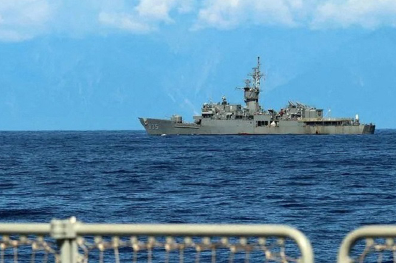 Chiến hạm Đài Loan bám sát tàu khu trục Trung Quốc